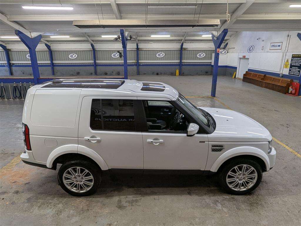 <p>2015 LAND ROVER DISCOVERY HSE SDV6 AUTO</p>