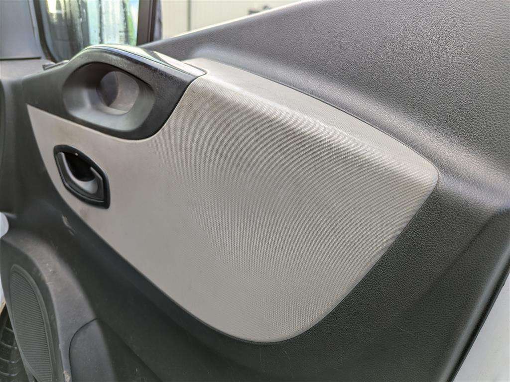 <p>2017 RENAULT TRAFIC SL27 **SOLD</p>