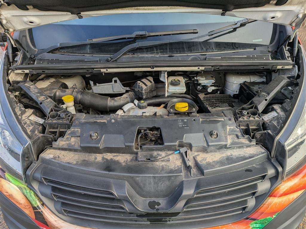 <p>2017 RENAULT TRAFIC SL27 **SOLD</p>