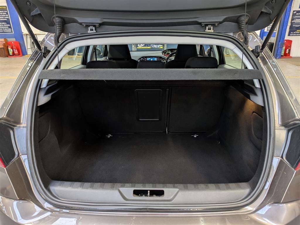 <p>2014 PEUGEOT 308 ALLURE THP</p>