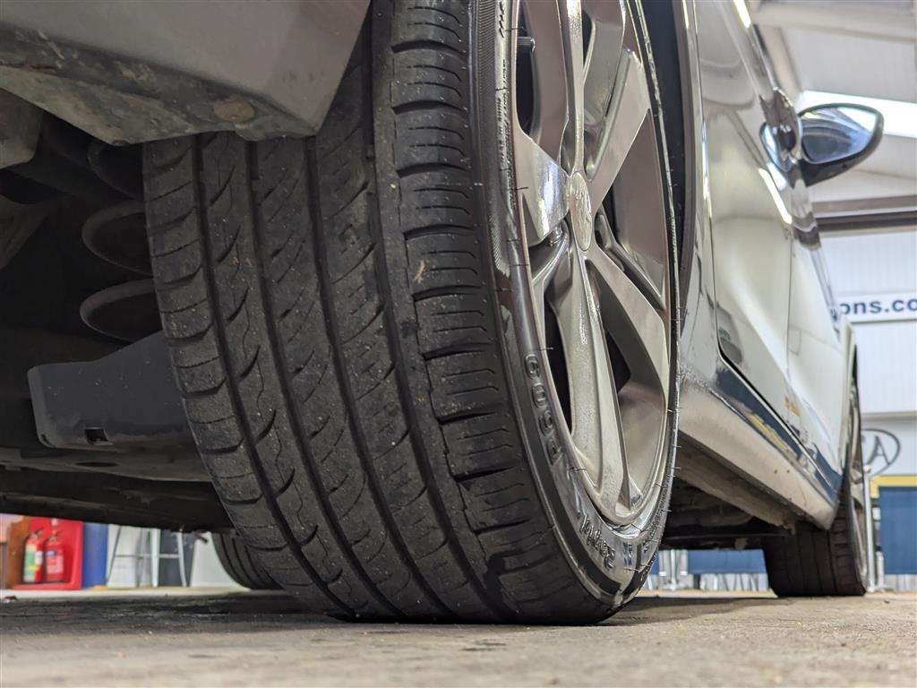 <p>2014 PEUGEOT 308 ALLURE THP</p>