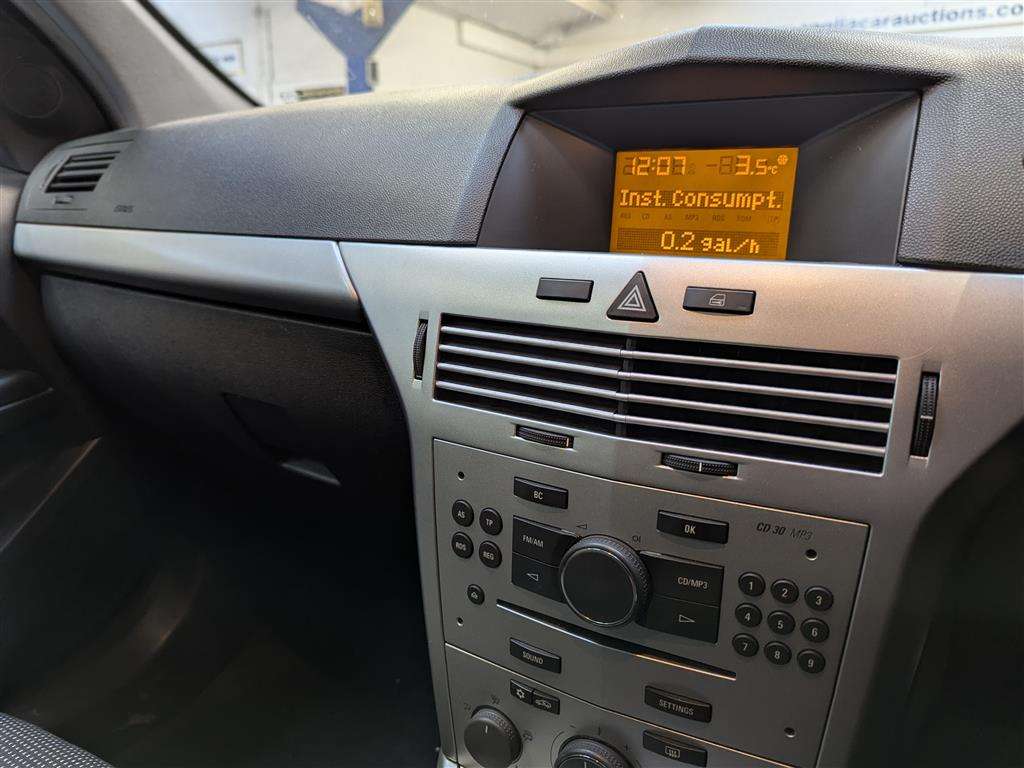 <p>2008 VAUXHALL ASTRA SXI</p>