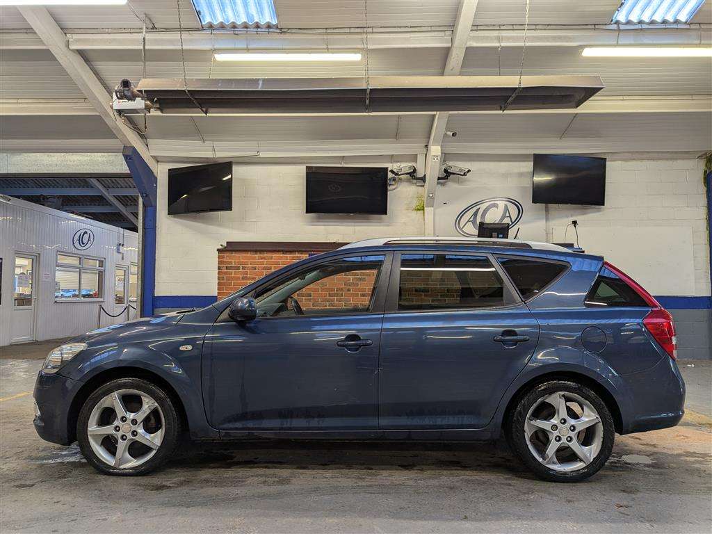 <p>2012 KIA CEED 3 CRDI</p>