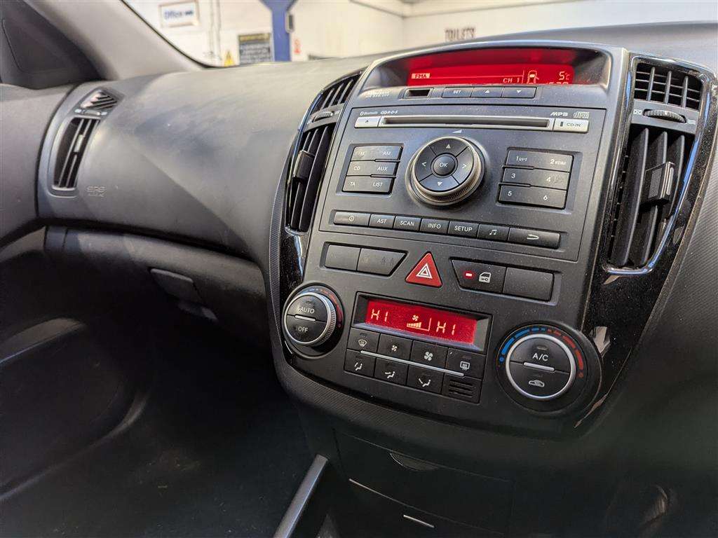 <p>2012 KIA CEED 3 CRDI</p>