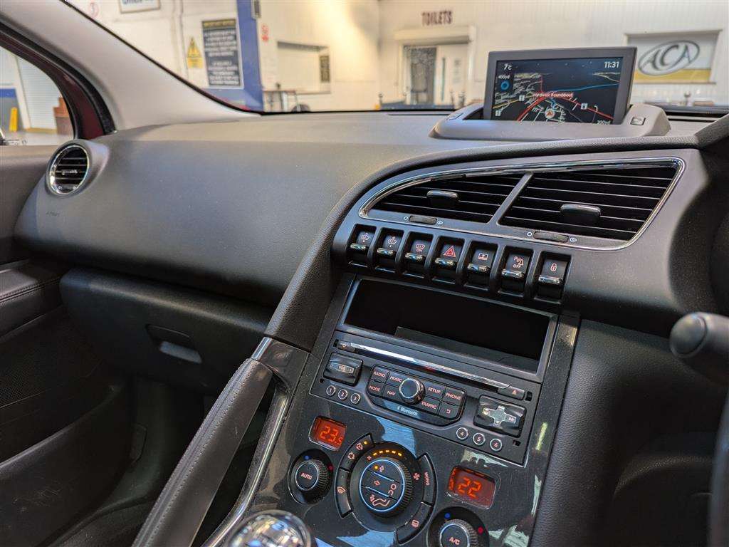 <p>2015 PEUGEOT 3008 ALLURE BLUE HDI S/S</p>