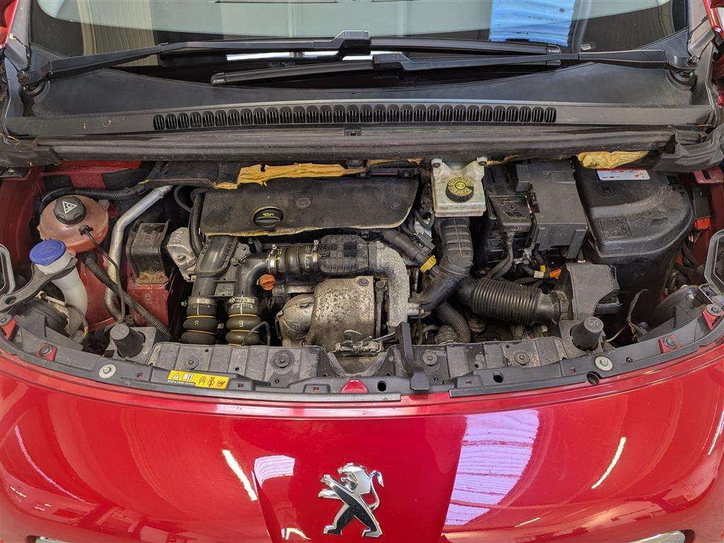 <p>2015 PEUGEOT 3008 ALLURE BLUE HDI S/S</p>