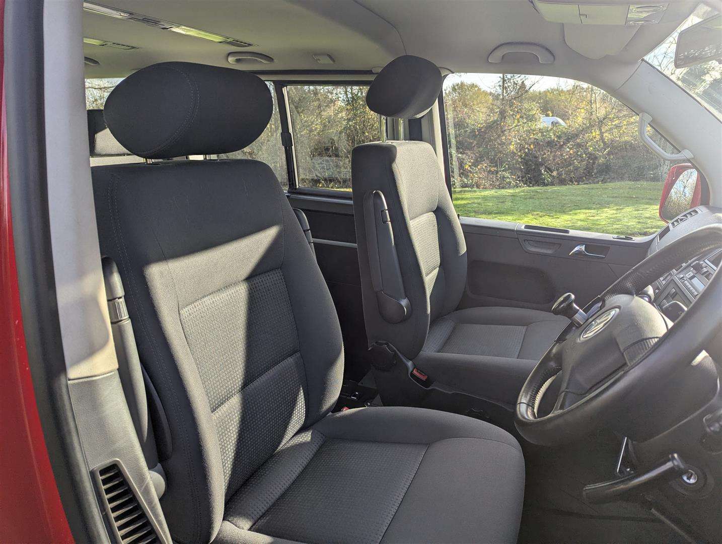 <p>2005 VOLKSWAGEN CARAVELLE SE TDI 130 AUTO W.A.V.</p>