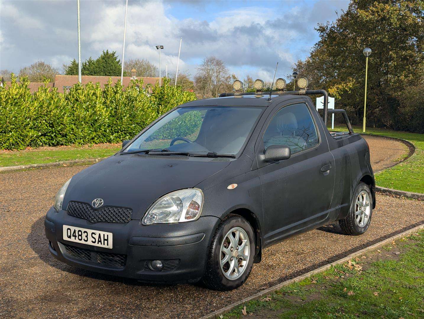 <p>TOYOTA YARIS PICK UP</p>