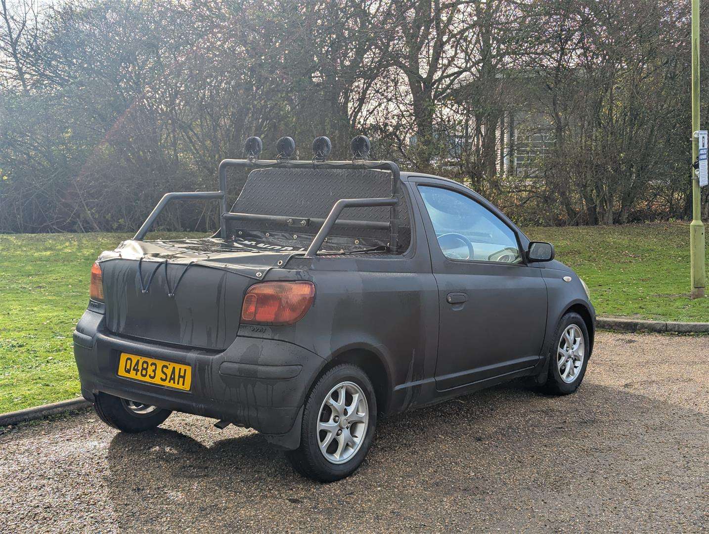 <p>TOYOTA YARIS PICK UP</p>