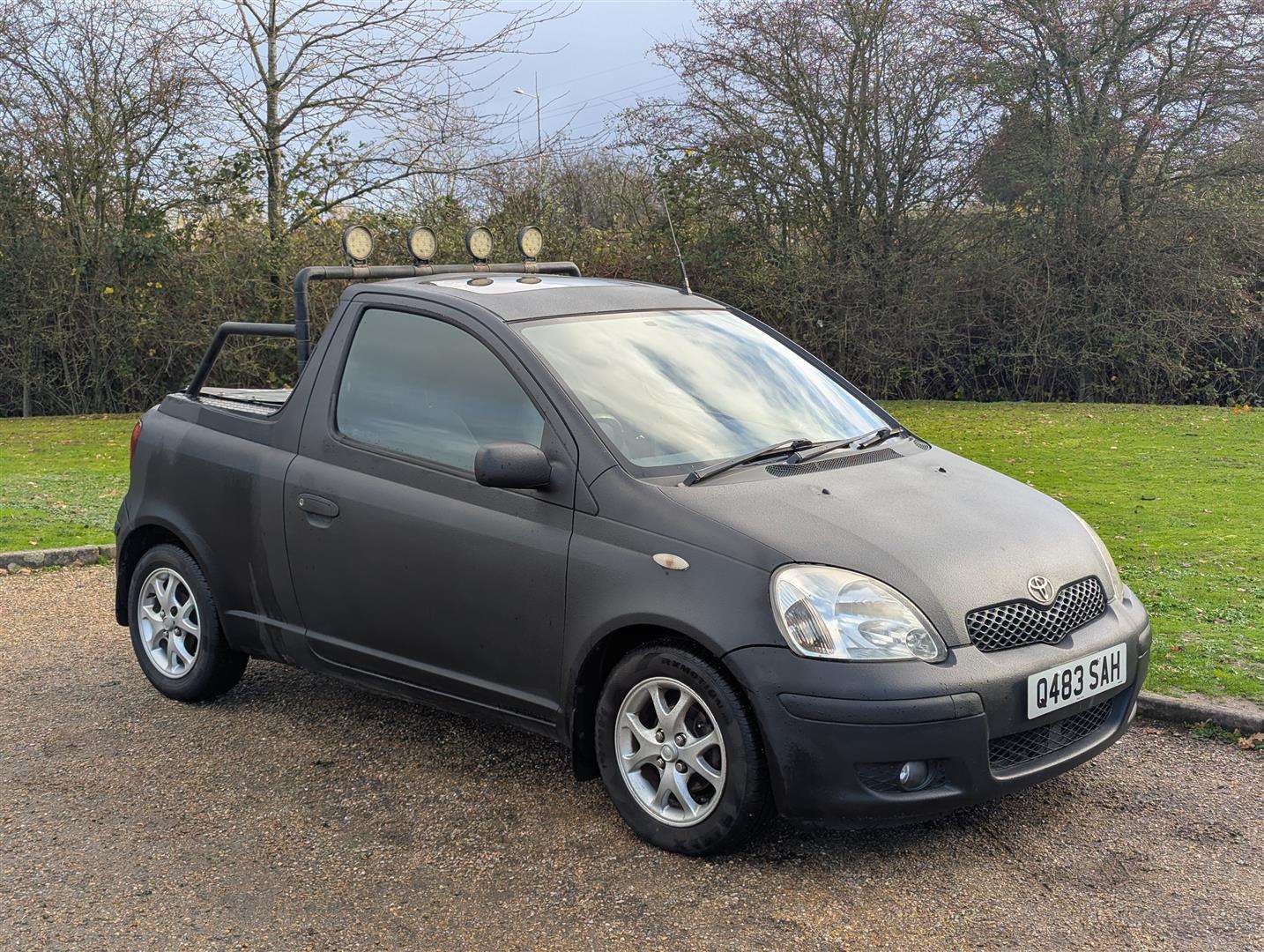 <p>TOYOTA YARIS PICK UP</p>