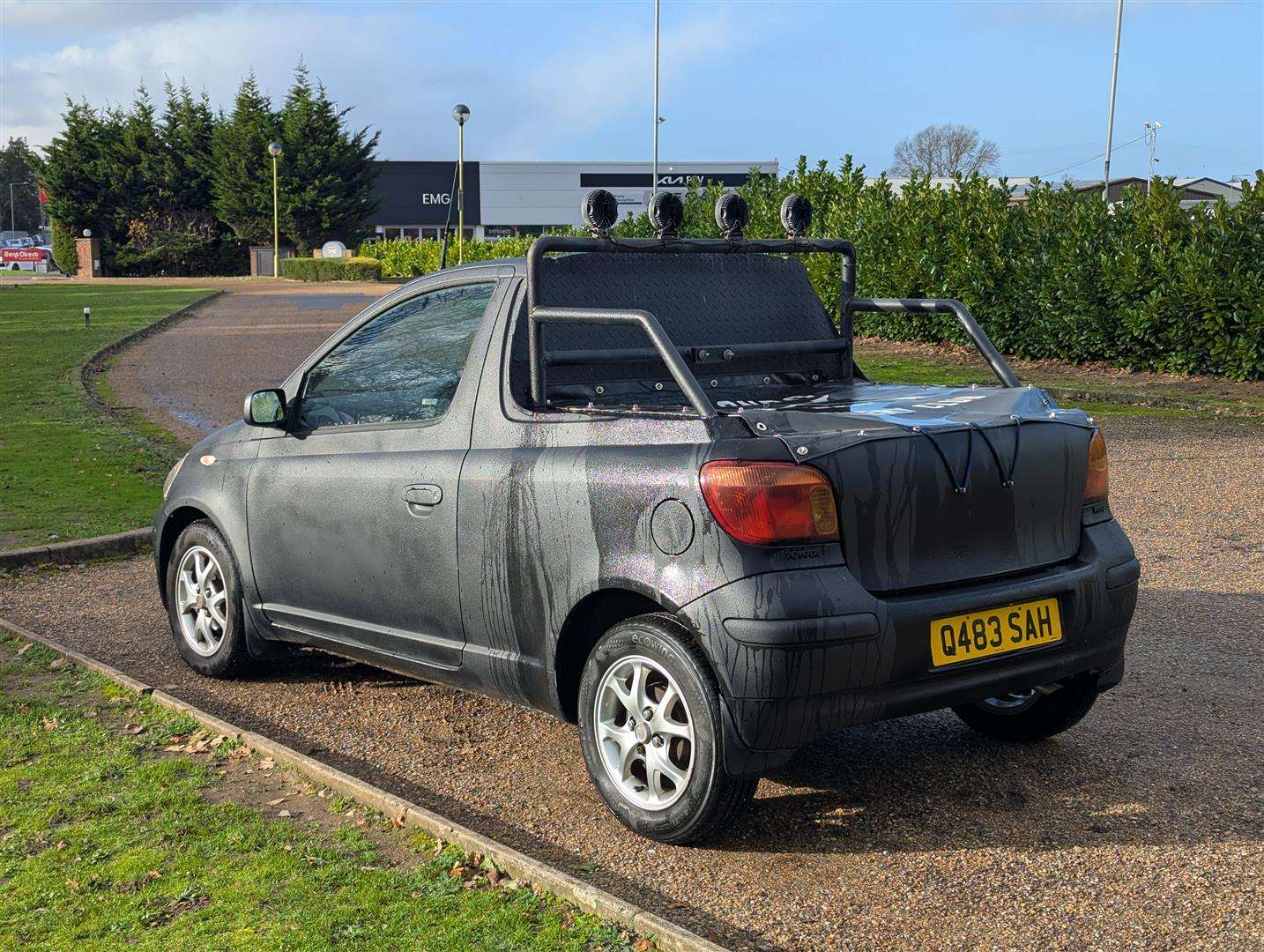 <p>TOYOTA YARIS PICK UP</p>