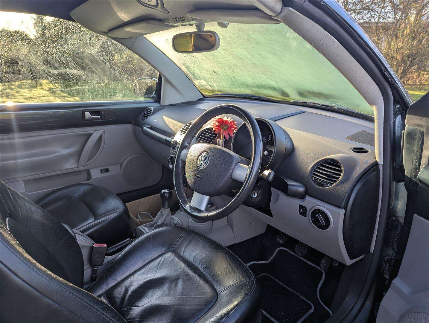 <p>2003 VOLKSWAGEN BEETLE CABRIOLET</p>