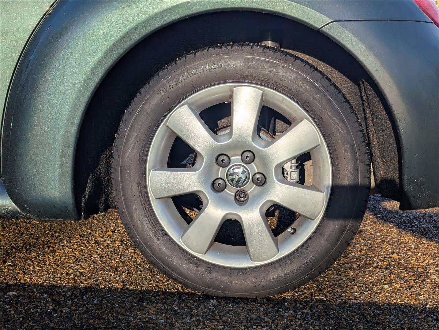 <p>2003 VOLKSWAGEN BEETLE CABRIOLET</p>