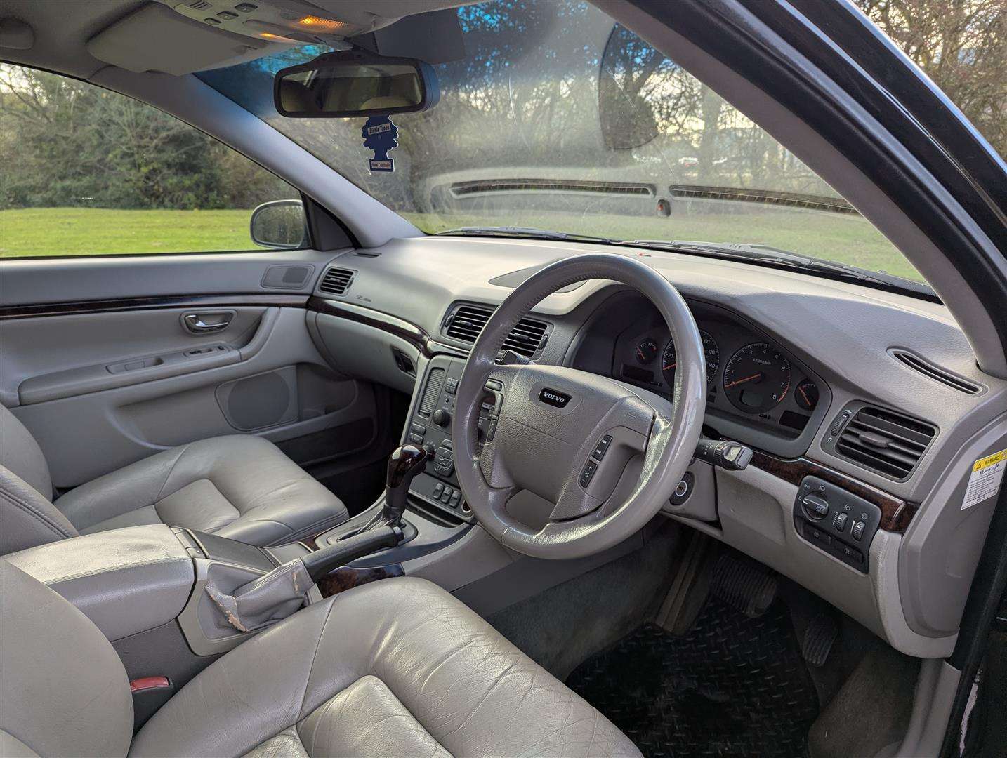 <p>2002 VOLVO S80</p>