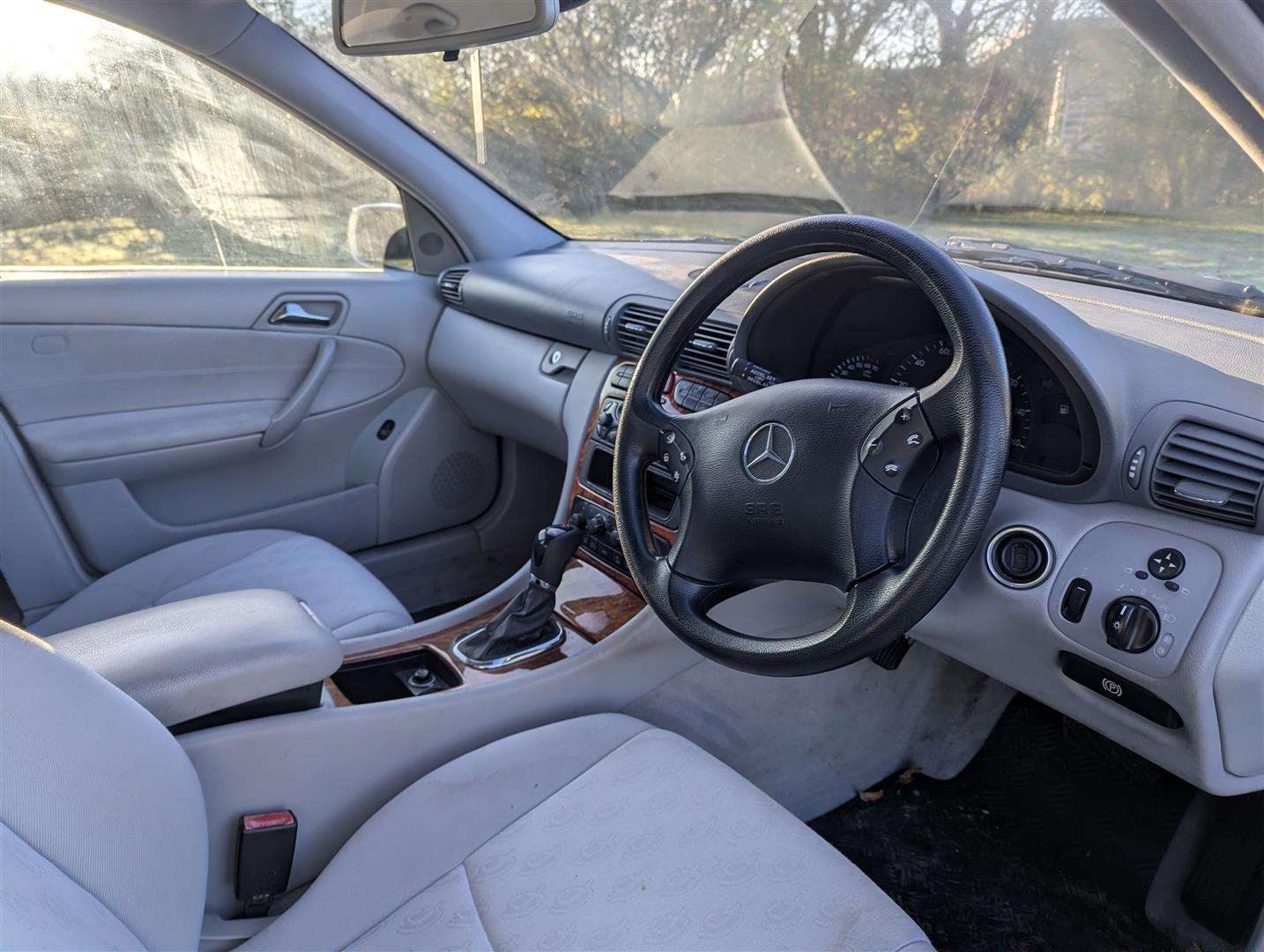 <p>2001 MERCEDES C200 KOMP. CLASSIC AUTO</p>