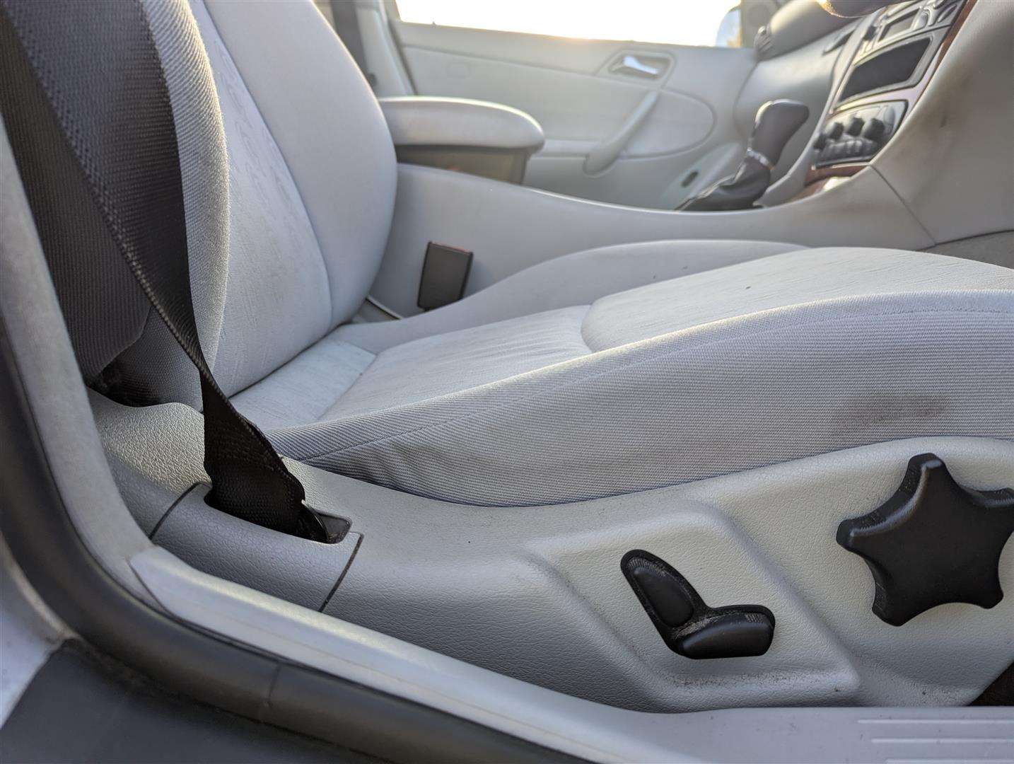 <p>2001 MERCEDES C200 KOMP. CLASSIC AUTO</p>