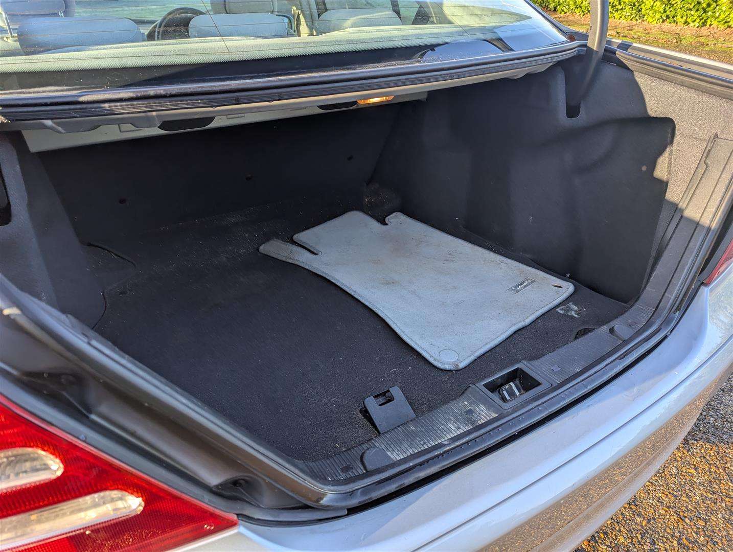 <p>2001 MERCEDES C200 KOMP. CLASSIC AUTO</p>