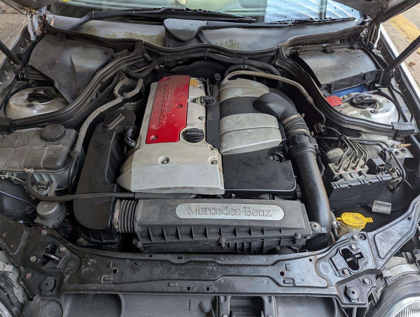 <p>2001 MERCEDES C200 KOMP. CLASSIC AUTO</p>