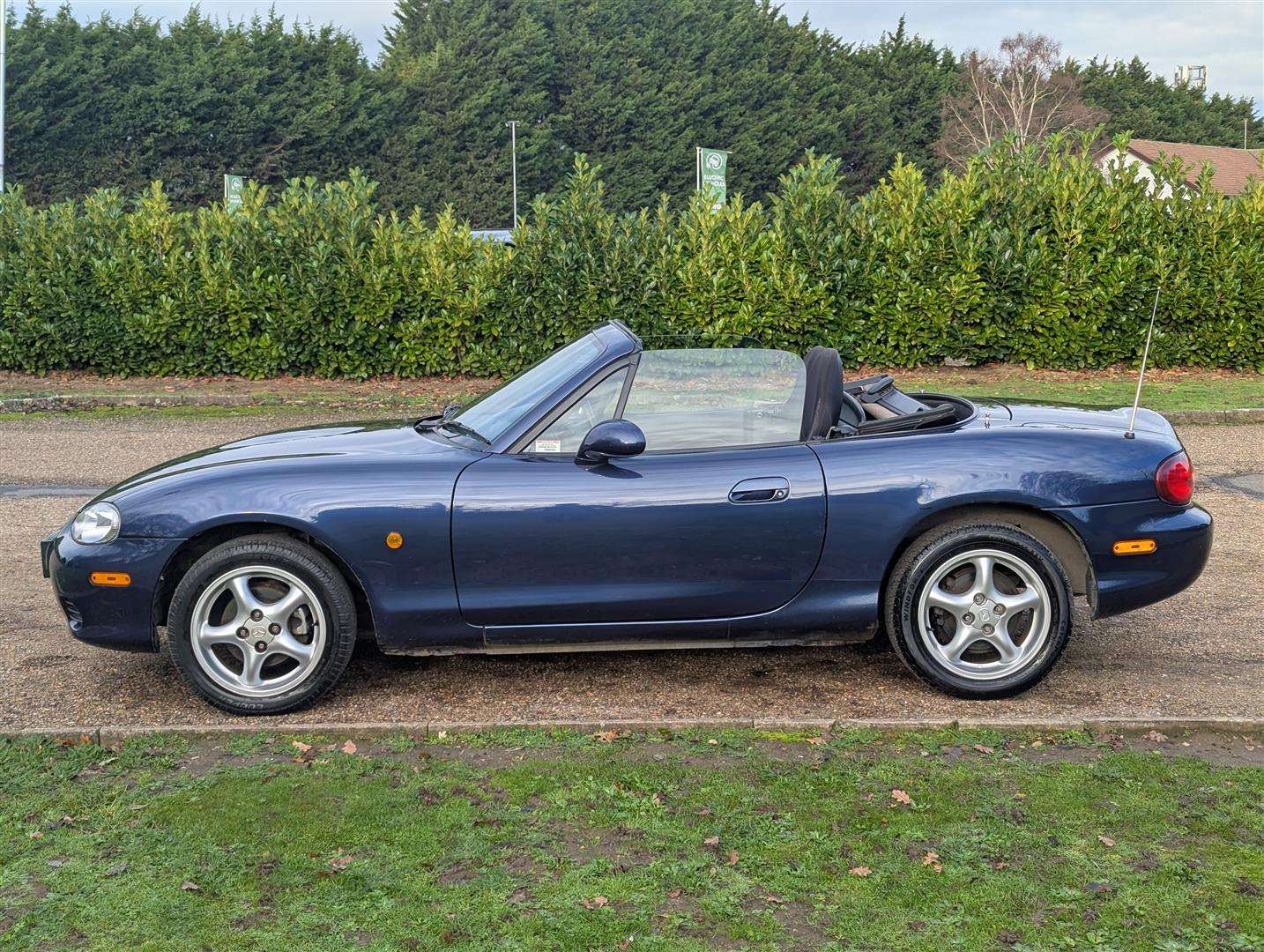 <p>2003 MAZDA MX-5</p>