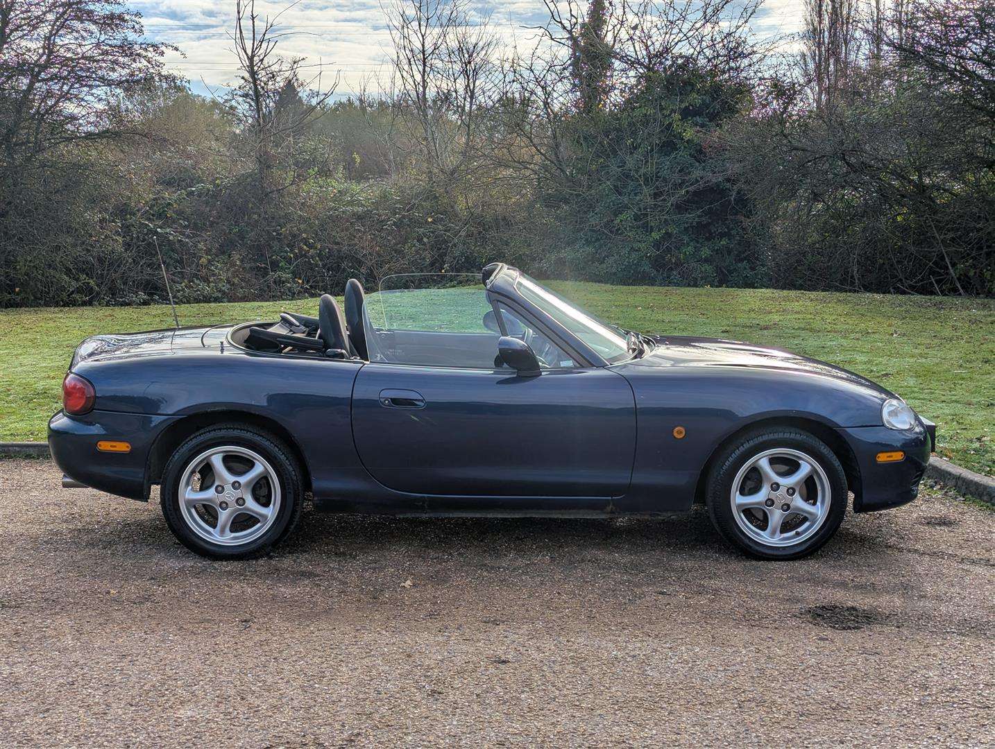 <p>2003 MAZDA MX-5</p>