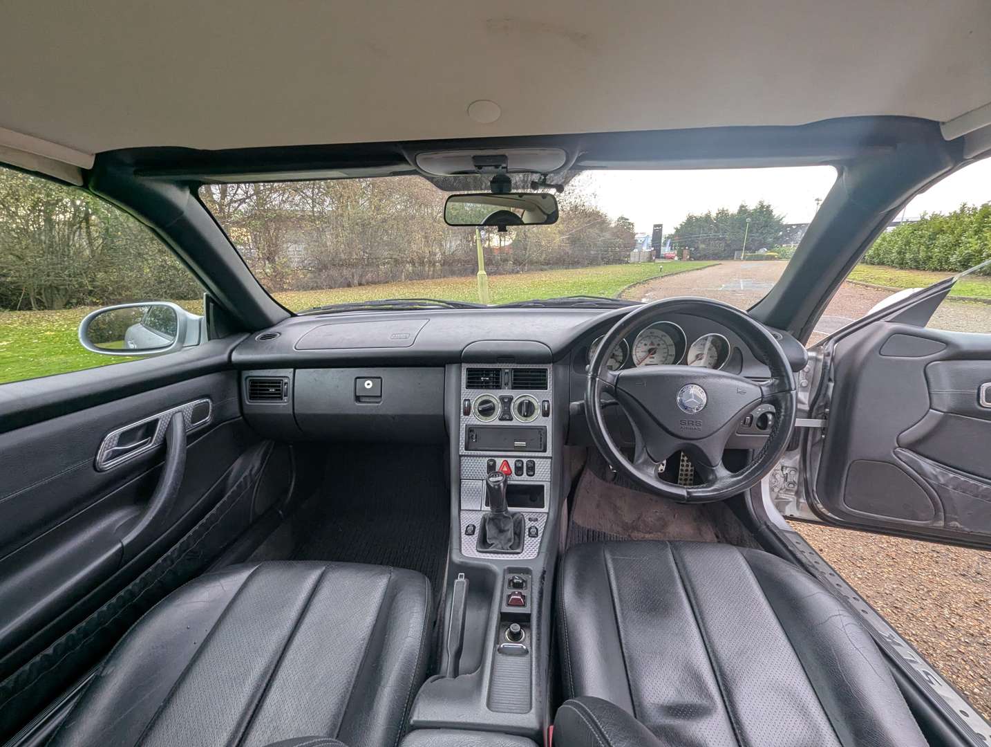 <p>2001 MERCEDES SLK 200 KOMPRESSOR</p>