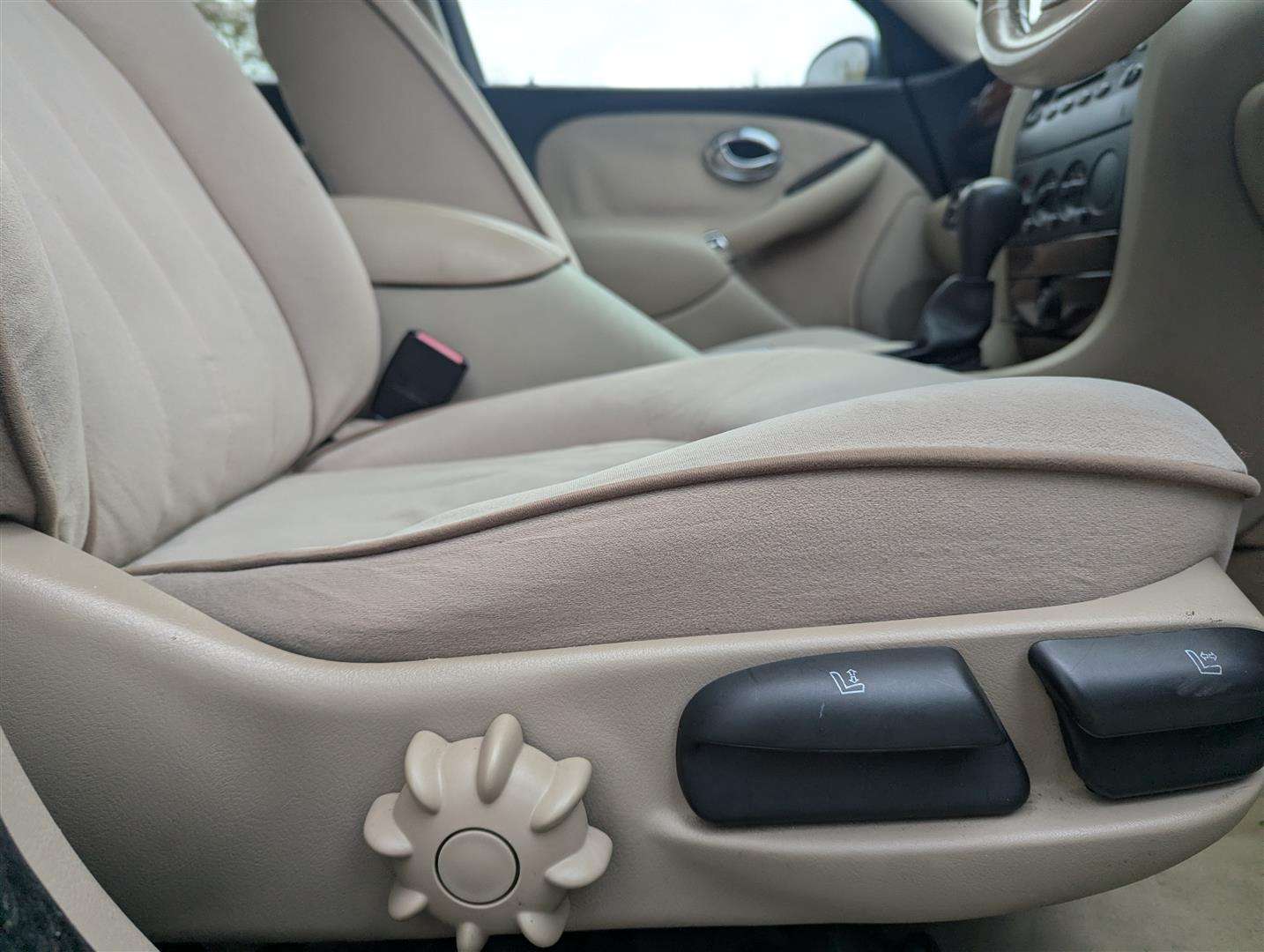 <p>2000 ROVER 75 CLASSIC SE AUTO</p>