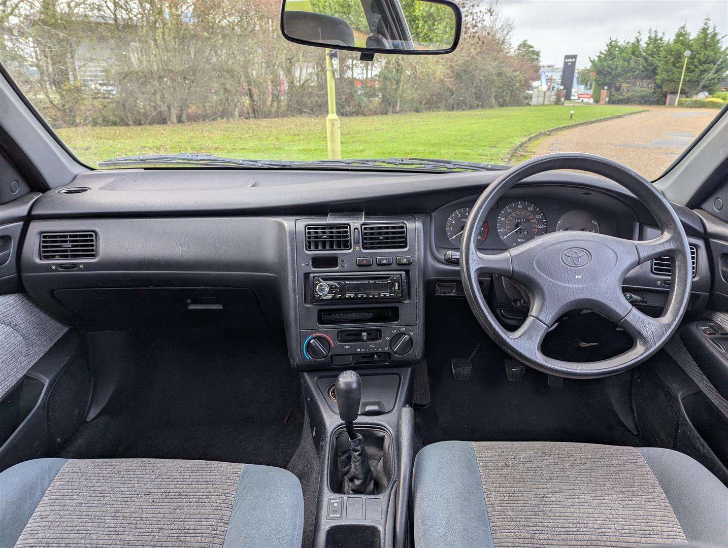 <p>1993 TOYOTA CARINA E GLI</p>