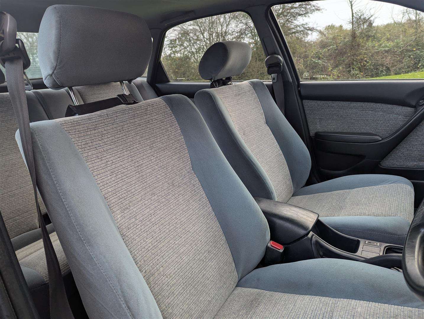 <p>1993 TOYOTA CARINA E GLI</p>