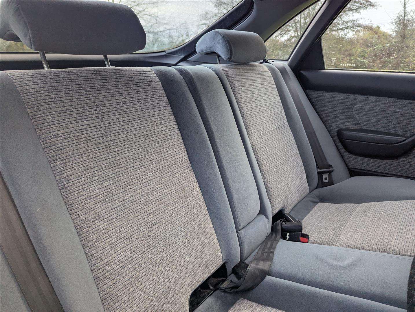 <p>1993 TOYOTA CARINA E GLI</p>