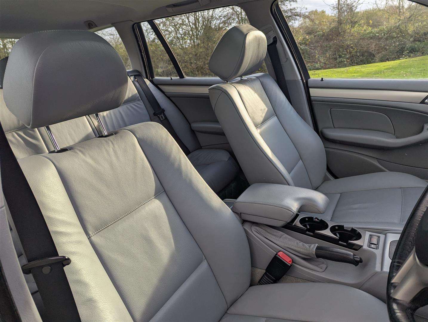 <p>2003 BMW 318I SE TOURING AUTO</p>