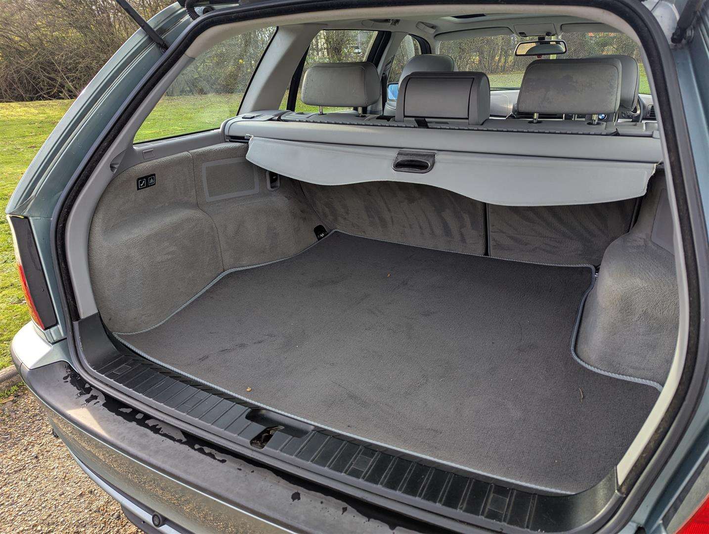 <p>2003 BMW 318I SE TOURING AUTO</p>