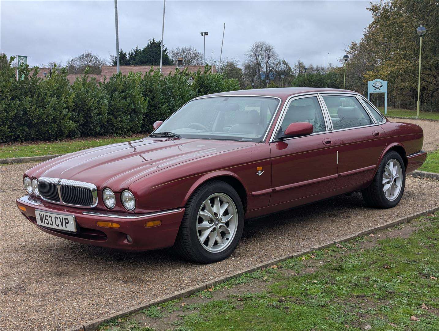 <p>2000 JAGUAR XJ8 AUTO</p>