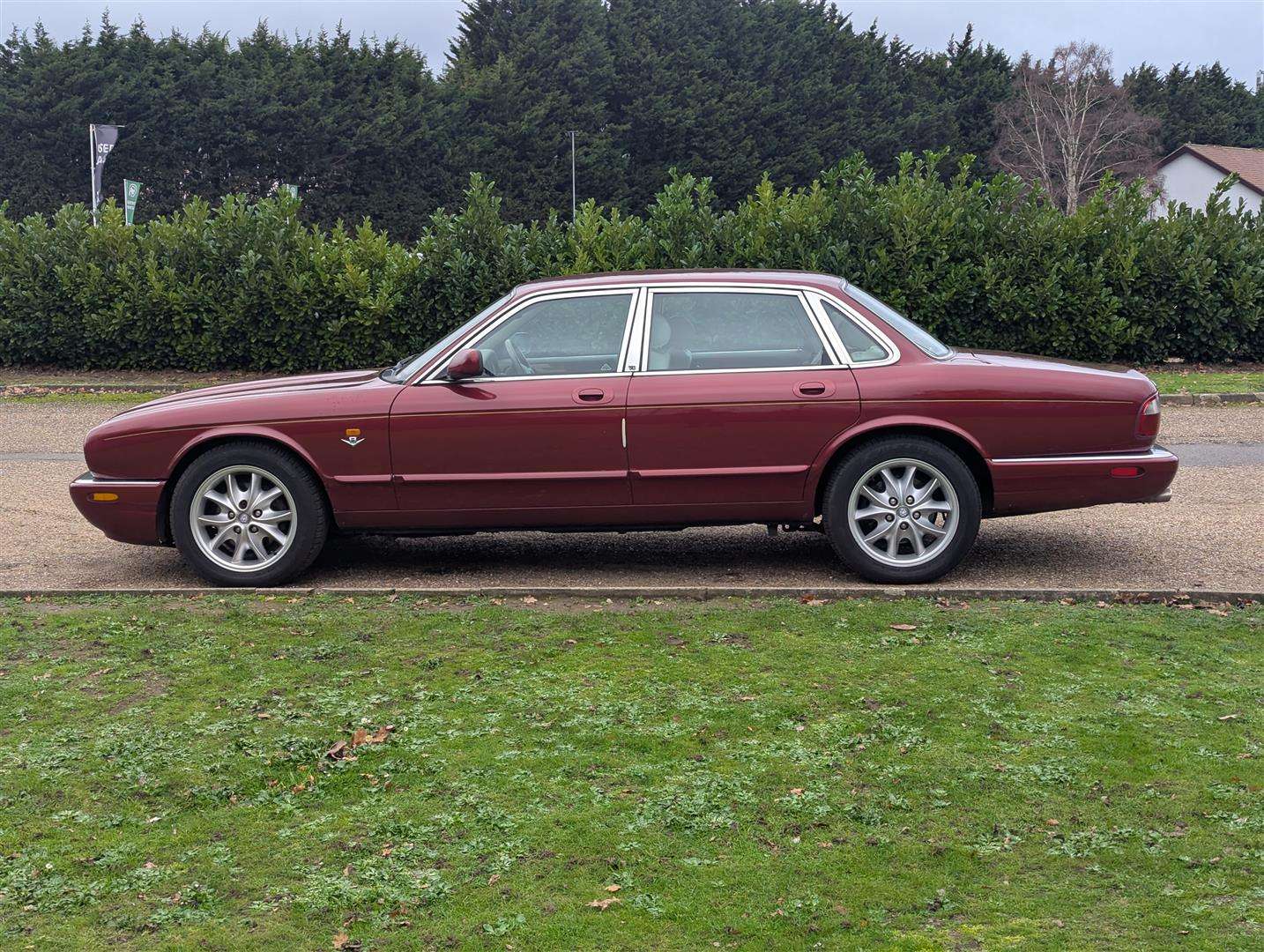 <p>2000 JAGUAR XJ8 AUTO</p>