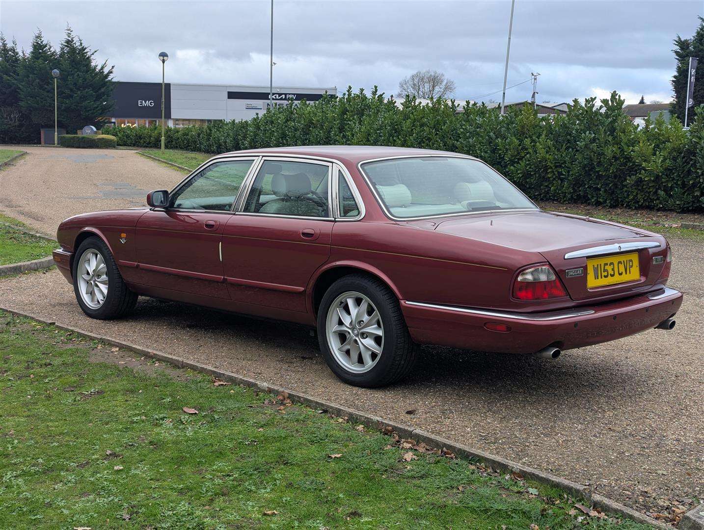 <p>2000 JAGUAR XJ8 AUTO</p>