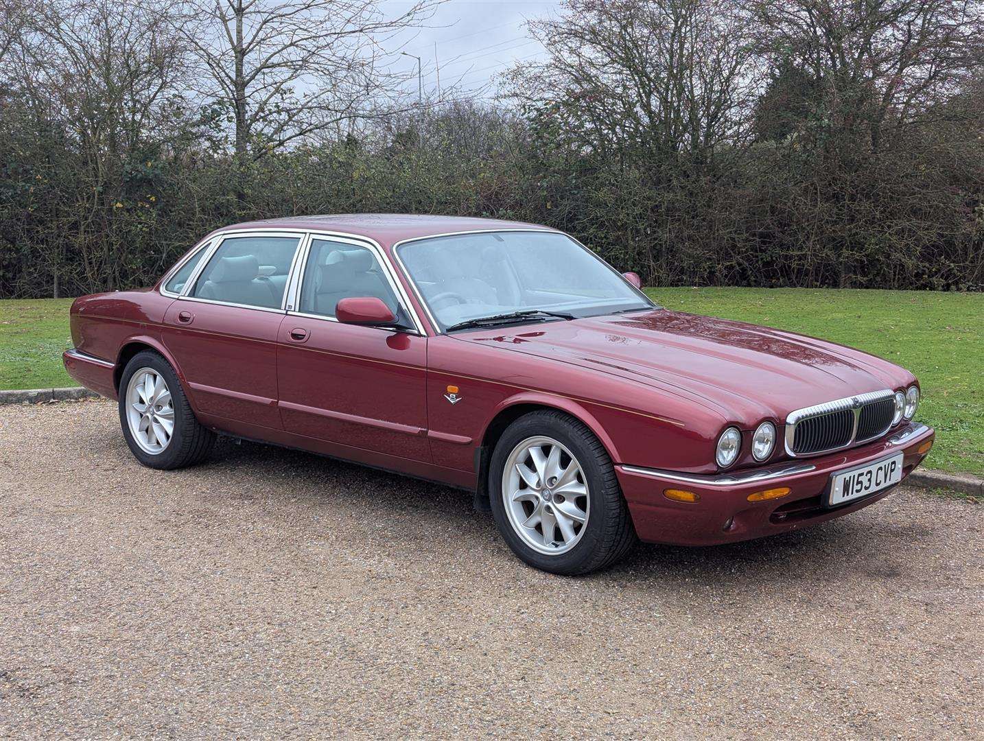 <p>2000 JAGUAR XJ8 AUTO</p>