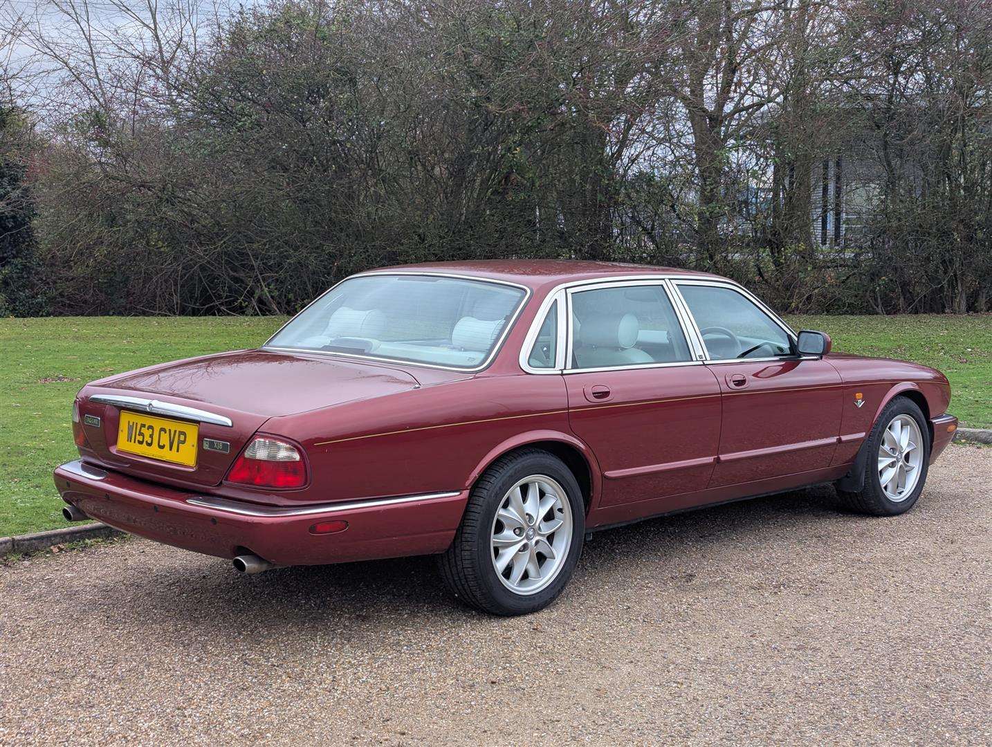 <p>2000 JAGUAR XJ8 AUTO</p>