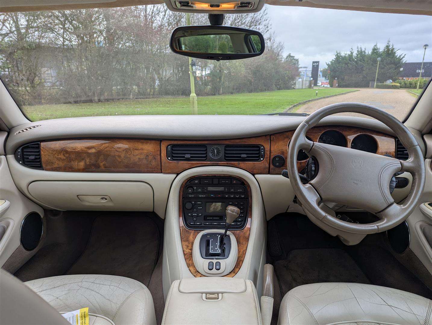 <p>2000 JAGUAR XJ8 AUTO</p>