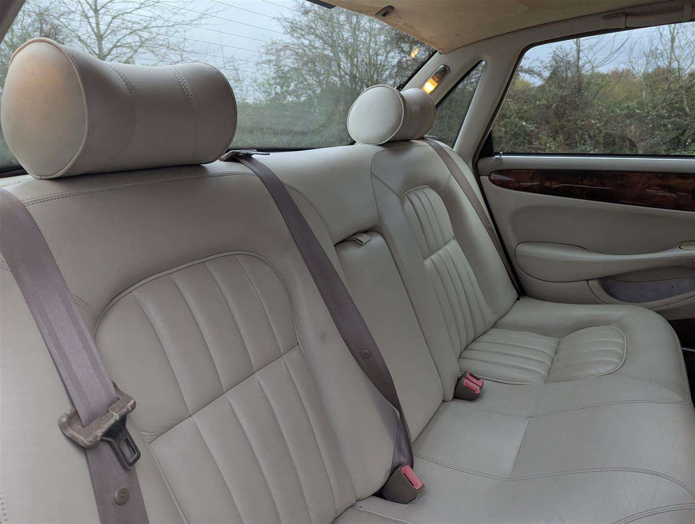 <p>2000 JAGUAR XJ8 AUTO</p>