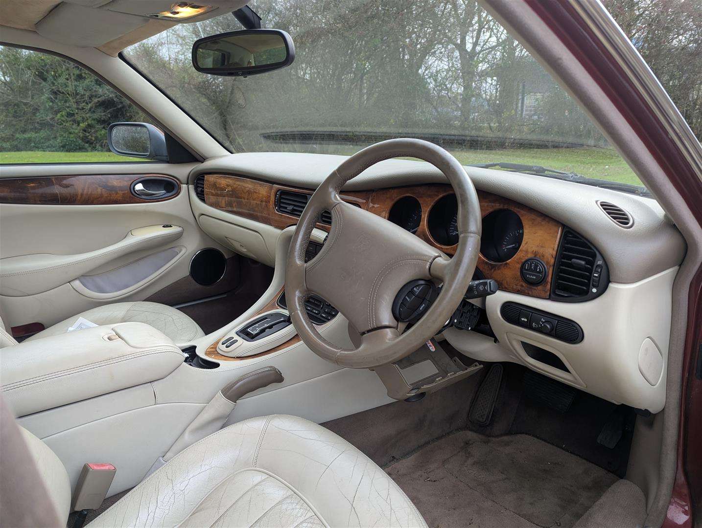 <p>2000 JAGUAR XJ8 AUTO</p>