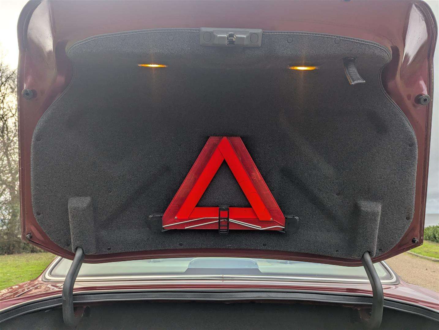 <p>2000 JAGUAR XJ8 AUTO</p>