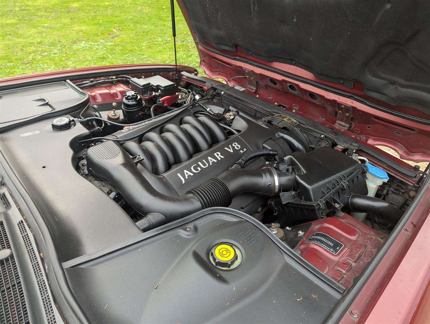 <p>2000 JAGUAR XJ8 AUTO</p>