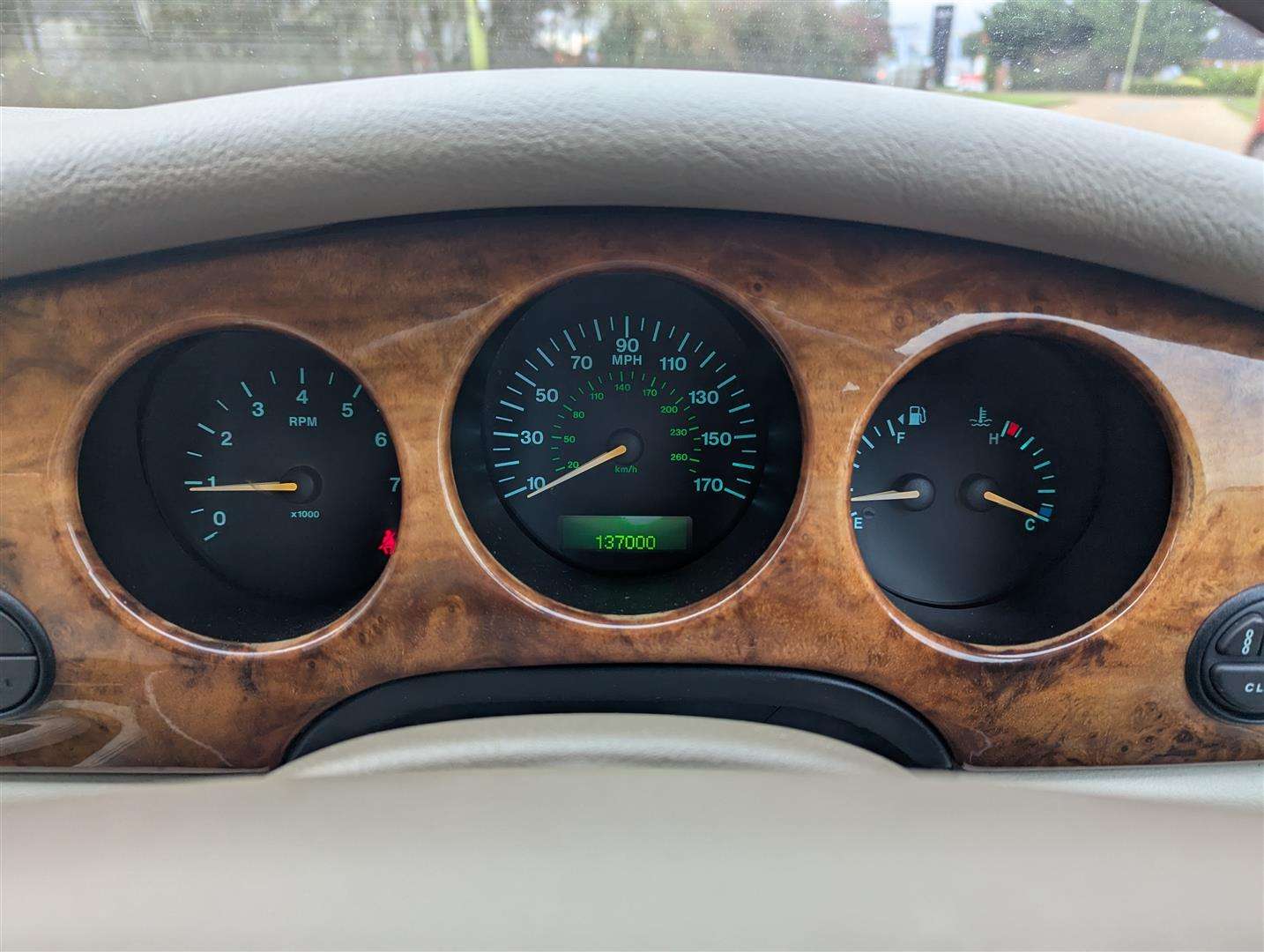 <p>2000 JAGUAR XJ8 AUTO</p>