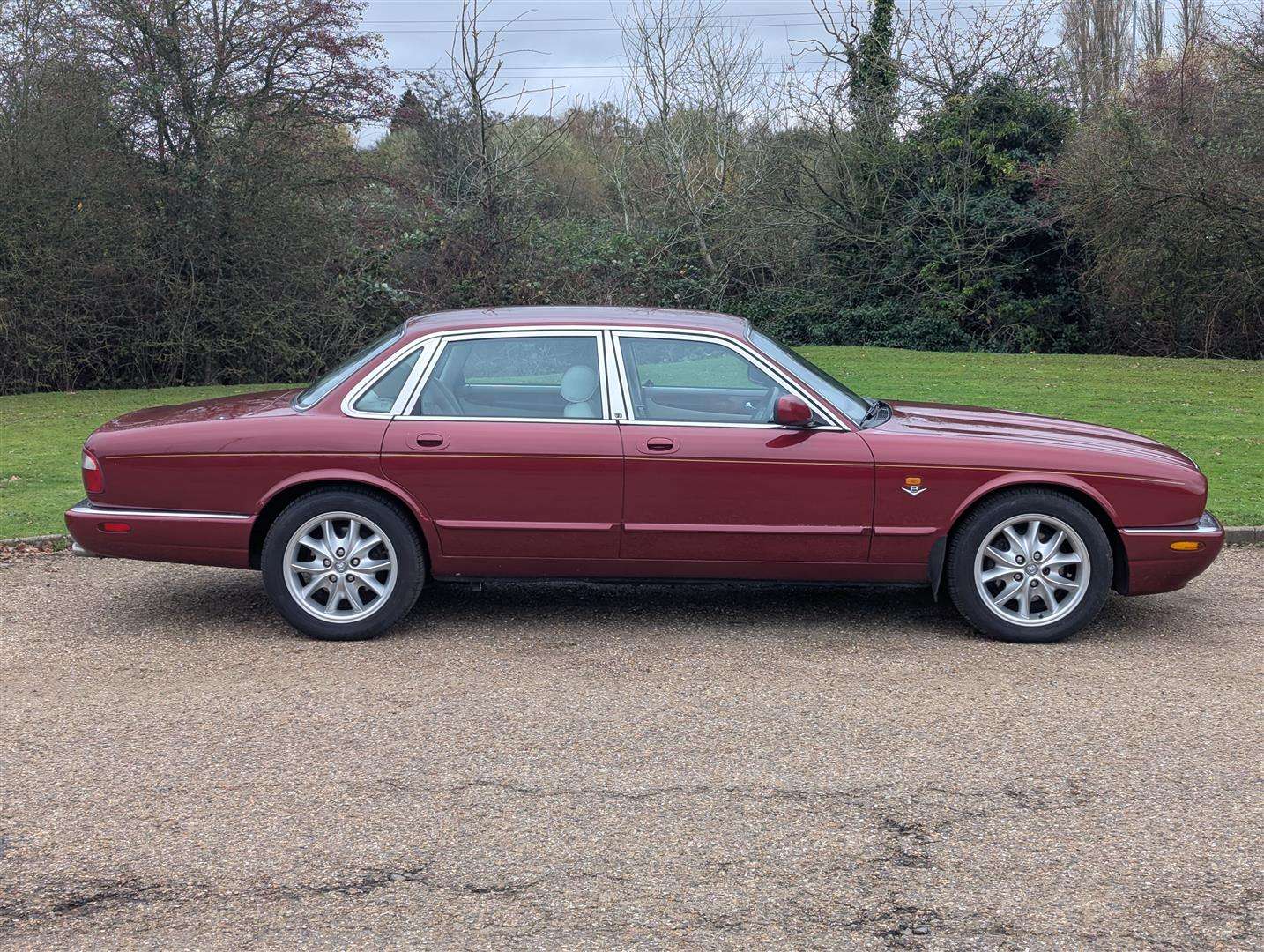 <p>2000 JAGUAR XJ8 AUTO</p>