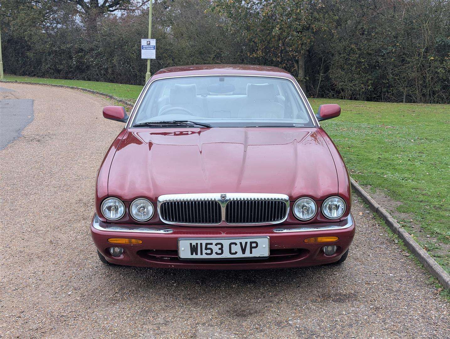 <p>2000 JAGUAR XJ8 AUTO</p>