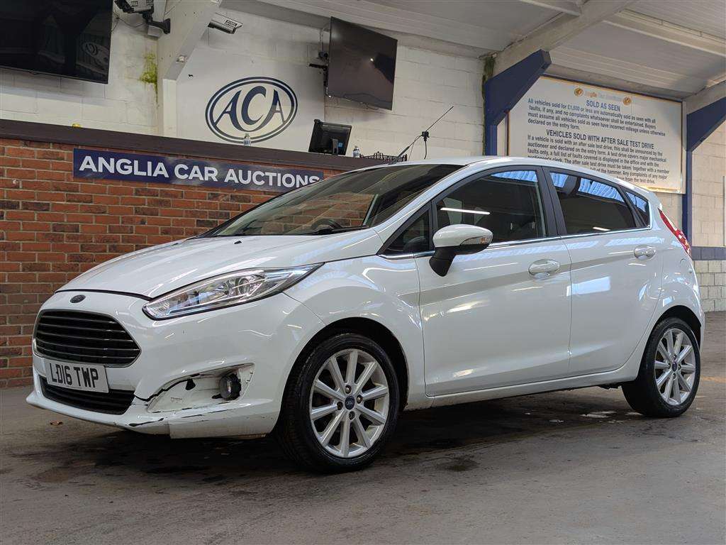 <p>2016 FORD FIESTA TITANIUM AUTO</p>