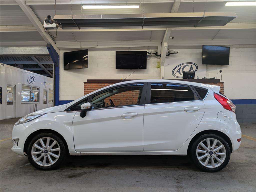 <p>2016 FORD FIESTA TITANIUM AUTO</p>