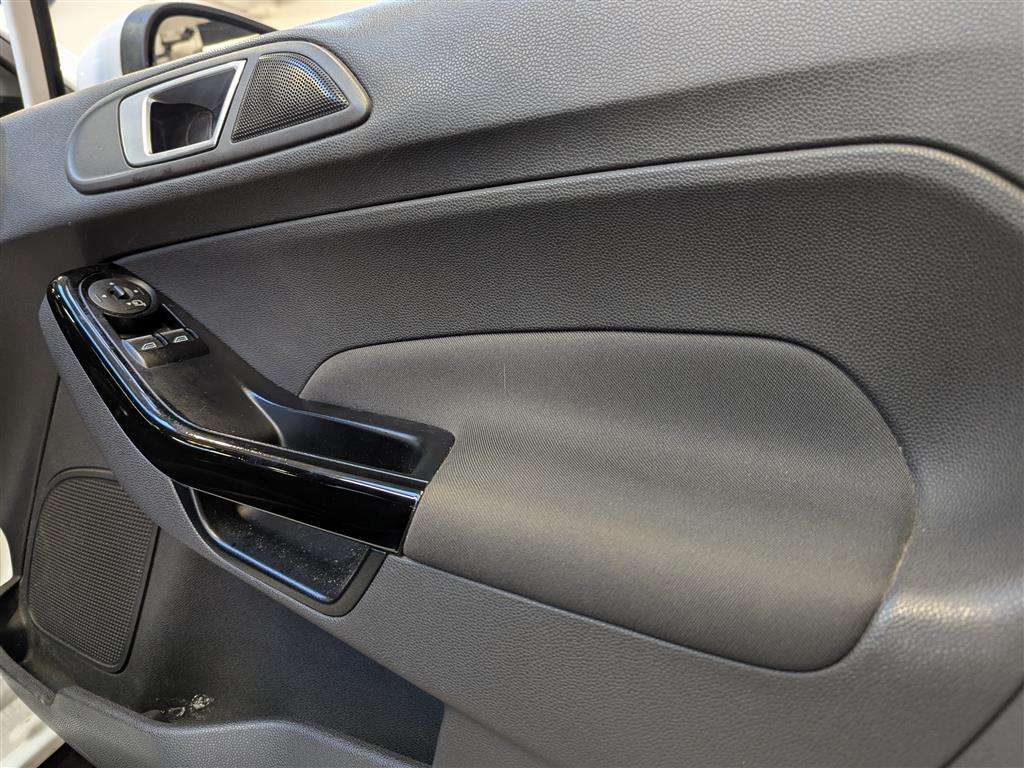 <p>2016 FORD FIESTA TITANIUM AUTO</p>