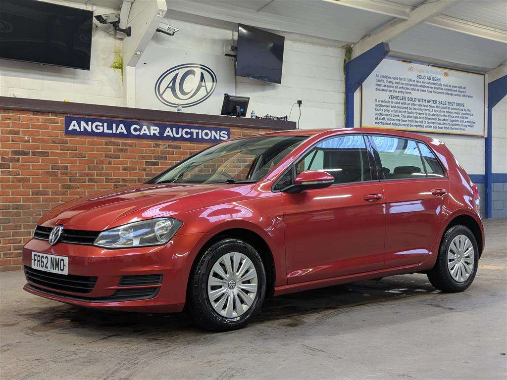 <p>2013 VOLKSWAGEN GOLF S BLUEMOTION TECH TD</p>