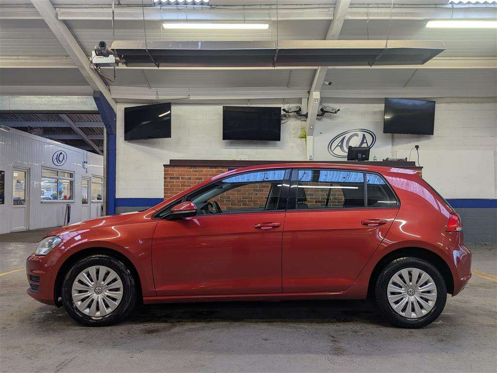 <p>2013 VOLKSWAGEN GOLF S BLUEMOTION TECH TD</p>