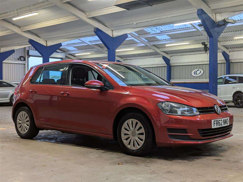 <p>2013 VOLKSWAGEN GOLF S BLUEMOTION TECH TD</p>